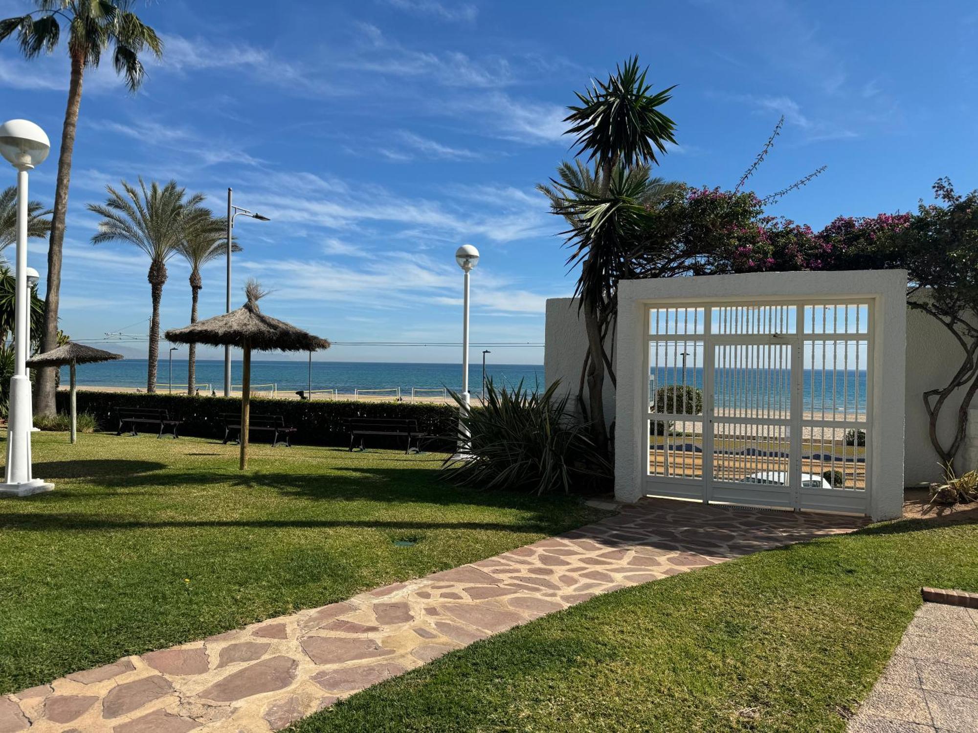 Apartamento Muchavista Primera Linea De Playa By El Conserje El Campello Eksteriør billede