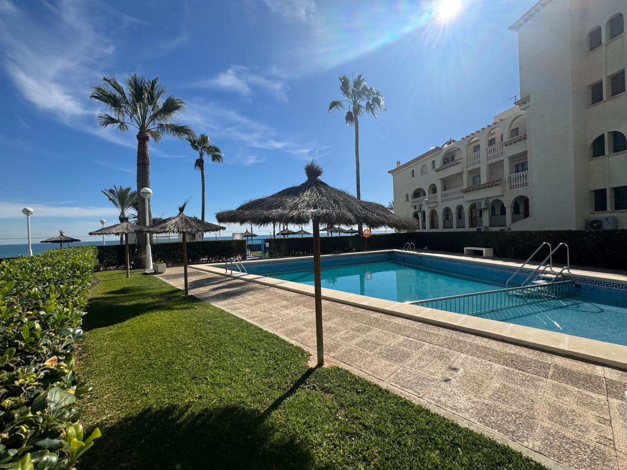 Apartamento Muchavista Primera Linea De Playa By El Conserje El Campello Eksteriør billede